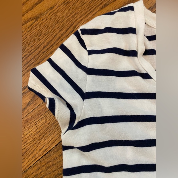 Gap The Essential V-neck Striped Tee - Picture 5 of 8